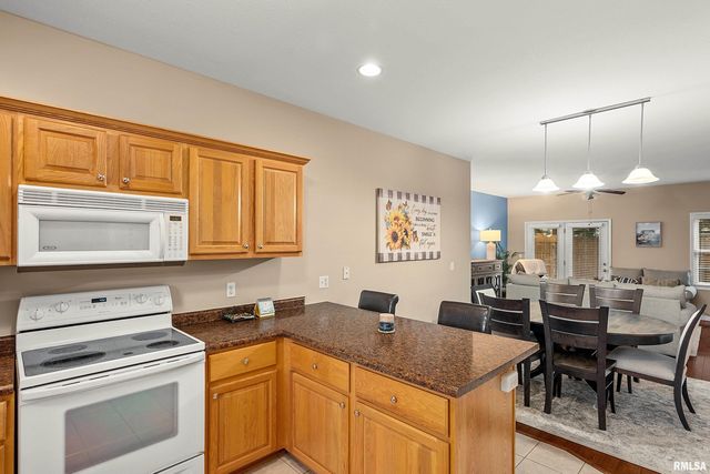 922 W TRAILCREEK Drive, Peoria, IL 61614