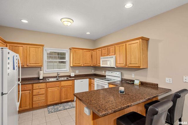 922 W TRAILCREEK Drive, Peoria, IL 61614