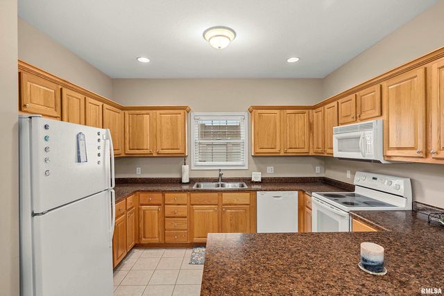922 W TRAILCREEK Drive, Peoria, IL 61614
