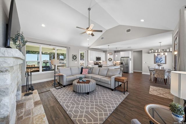 1490 Yaupon Drive, Fischer, TX 78623