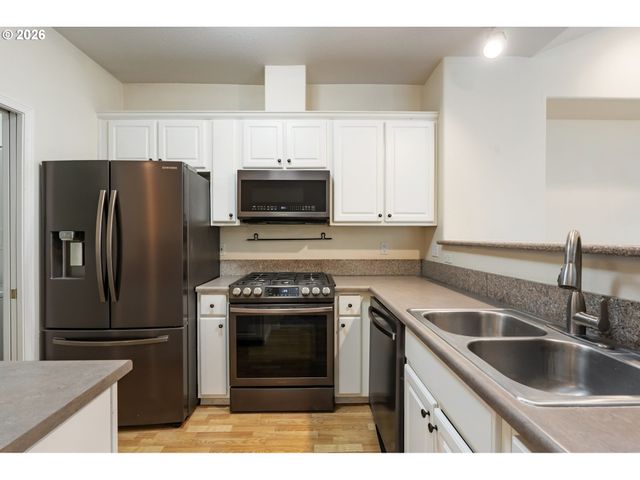 4650 SUMMERLINN Way, West Linn, OR 97068