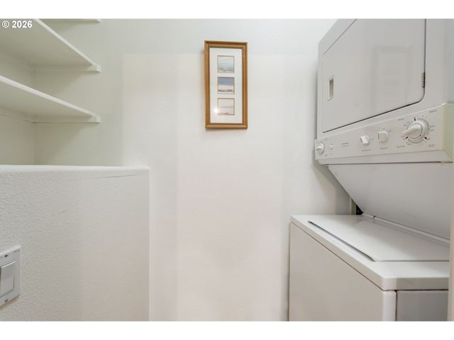 4650 SUMMERLINN Way, West Linn, OR 97068
