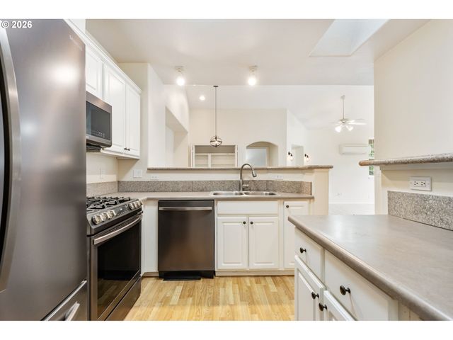 4650 SUMMERLINN Way, West Linn, OR 97068