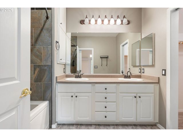 4650 SUMMERLINN Way, West Linn, OR 97068