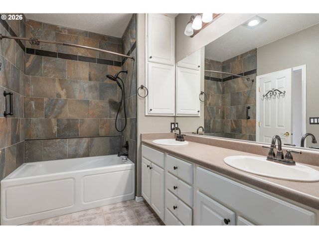 4650 SUMMERLINN Way, West Linn, OR 97068