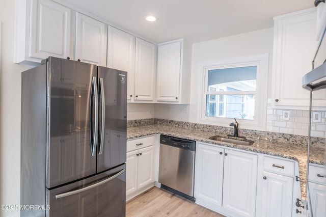 42 Livingston Lane, Manalapan, NJ 07726