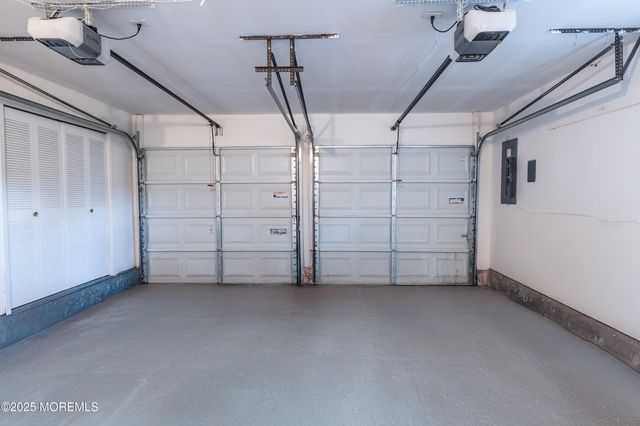 42 Livingston Lane, Manalapan, NJ 07726