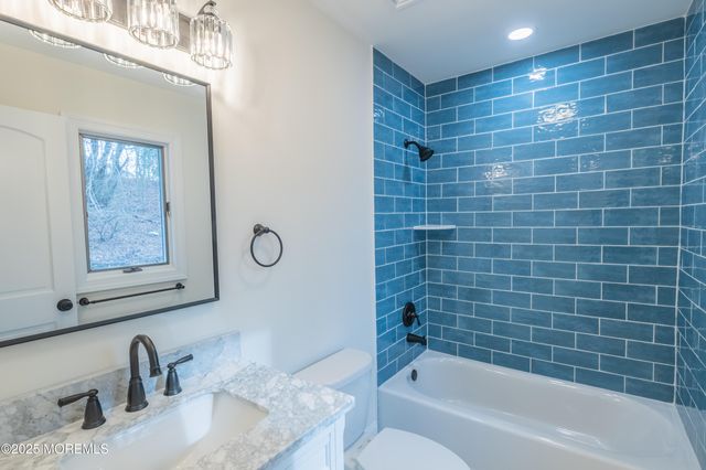 42 Livingston Lane, Manalapan, NJ 07726