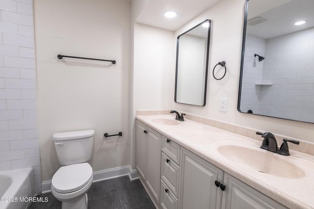 42 Livingston Lane, Manalapan, NJ 07726