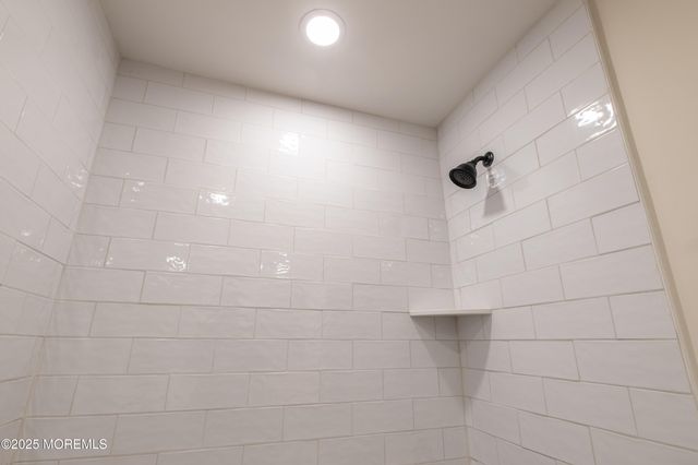 42 Livingston Lane, Manalapan, NJ 07726