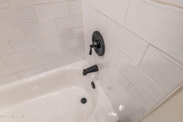 42 Livingston Lane, Manalapan, NJ 07726