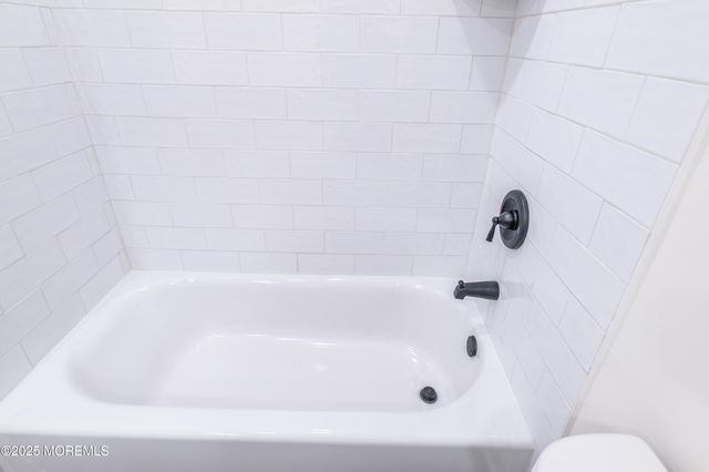 42 Livingston Lane, Manalapan, NJ 07726