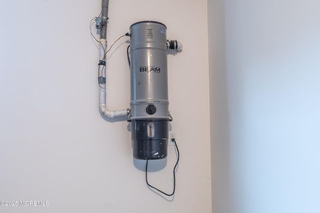 42 Livingston Lane, Manalapan, NJ 07726