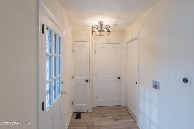 42 Livingston Lane, Manalapan, NJ 07726