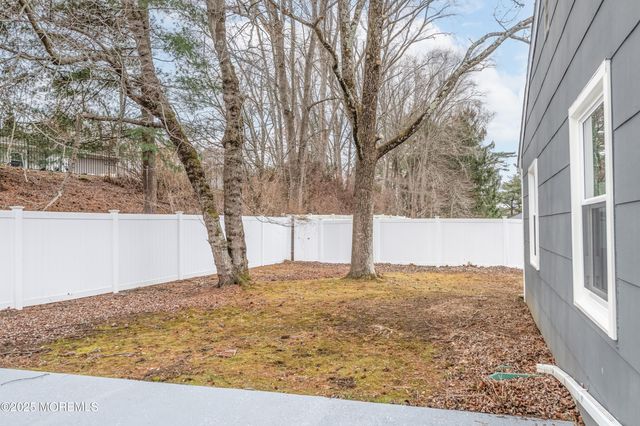 42 Livingston Lane, Manalapan, NJ 07726