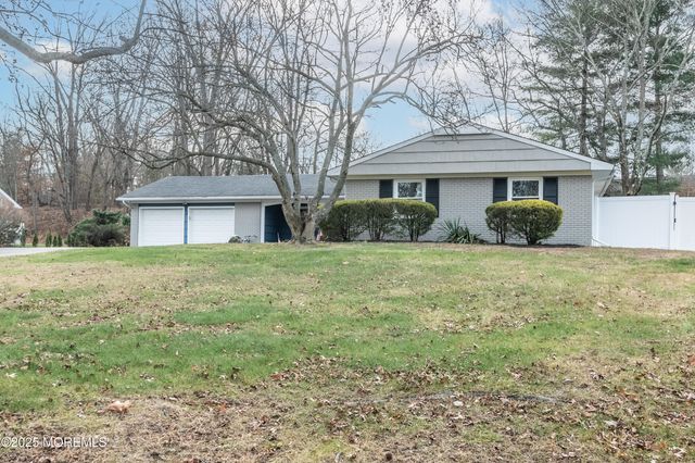 42 Livingston Lane, Manalapan, NJ 07726