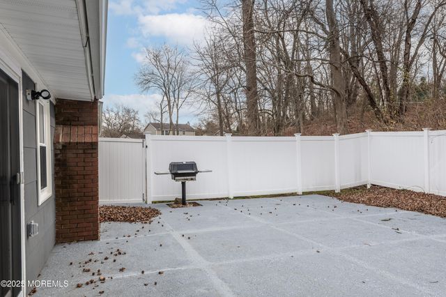 42 Livingston Lane, Manalapan, NJ 07726