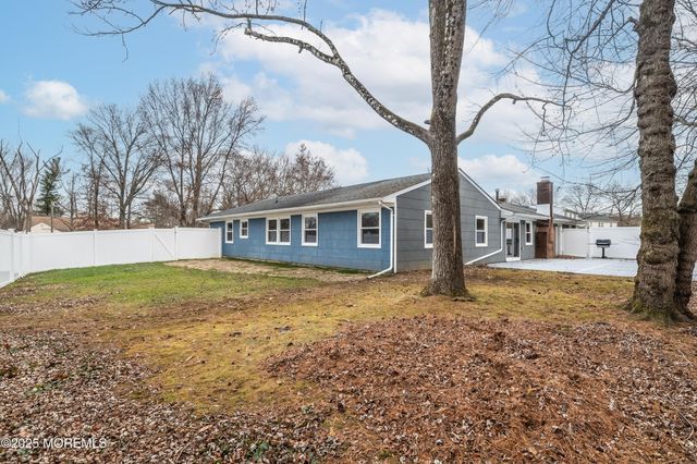 42 Livingston Lane, Manalapan, NJ 07726