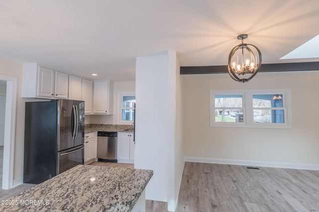 42 Livingston Lane, Manalapan, NJ 07726