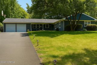 42 Livingston Lane, Manalapan, NJ 07726