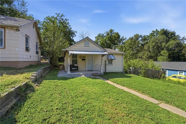 8725 E Smart Avenue, Independence, MO 64053