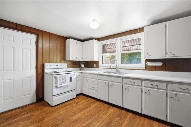 8725 E Smart Avenue, Independence, MO 64053