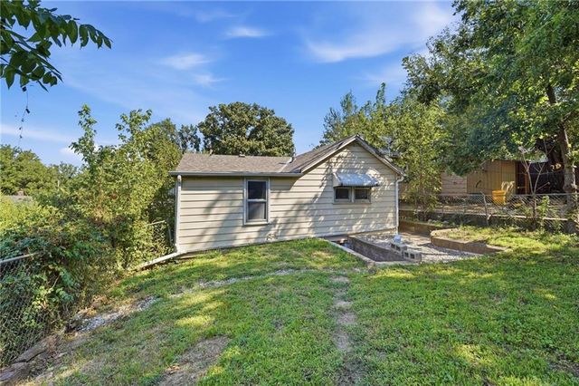 8725 E Smart Avenue, Independence, MO 64053