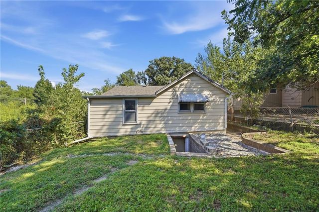 8725 E Smart Avenue, Independence, MO 64053