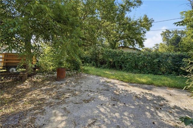 8725 E Smart Avenue, Independence, MO 64053