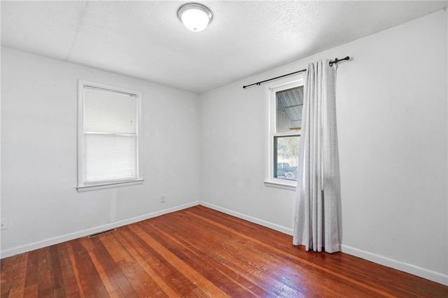 8725 E Smart Avenue, Independence, MO 64053