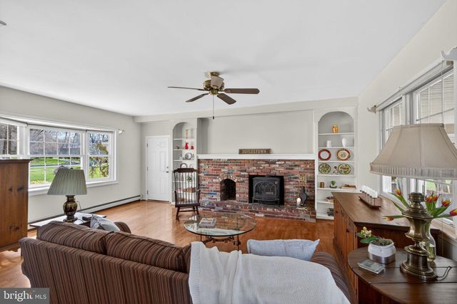 12 HAPP DR, Doylestown, PA 18901