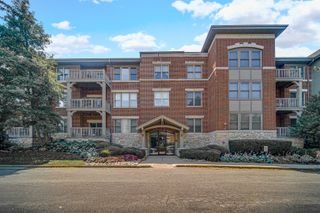 275 E Railroad Avenue 205, Bartlett, IL 60103