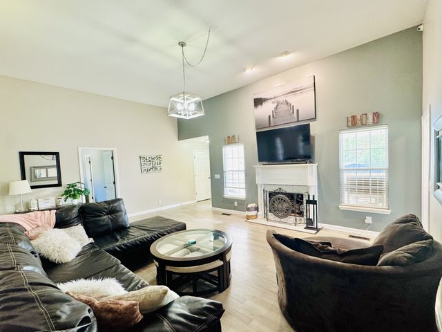 2000 Gallant Fox Ct, Mount Juliet, TN 37122