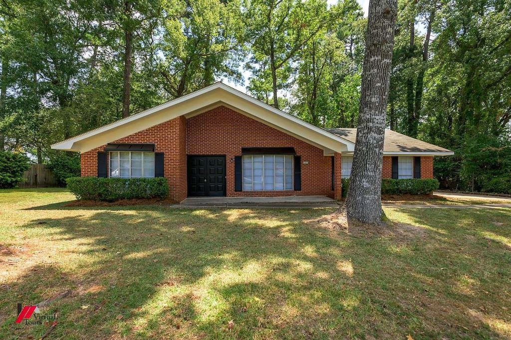 305 Pine Cone, Haughton, LA 71037