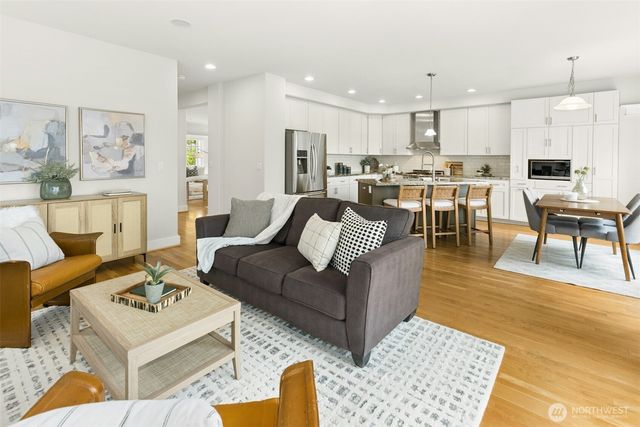 621 NE 77th Street, Seattle, WA 98115