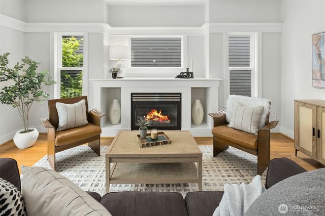 621 NE 77th Street, Seattle, WA 98115