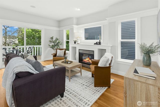 621 NE 77th Street, Seattle, WA 98115