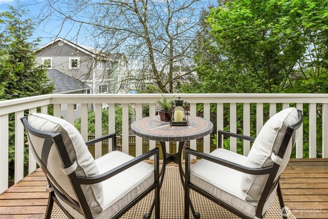 621 NE 77th Street, Seattle, WA 98115