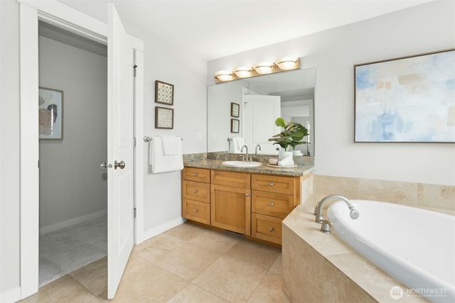 621 NE 77th Street, Seattle, WA 98115