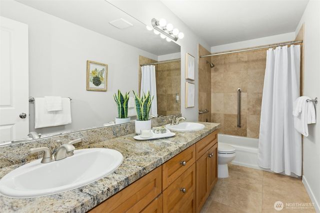 621 NE 77th Street, Seattle, WA 98115