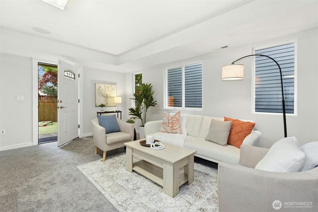 621 NE 77th Street, Seattle, WA 98115