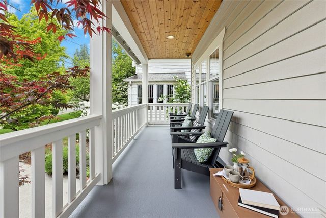 621 NE 77th Street, Seattle, WA 98115