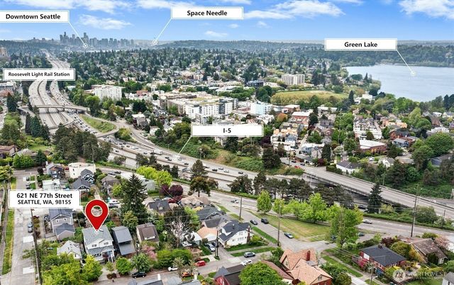 621 NE 77th Street, Seattle, WA 98115