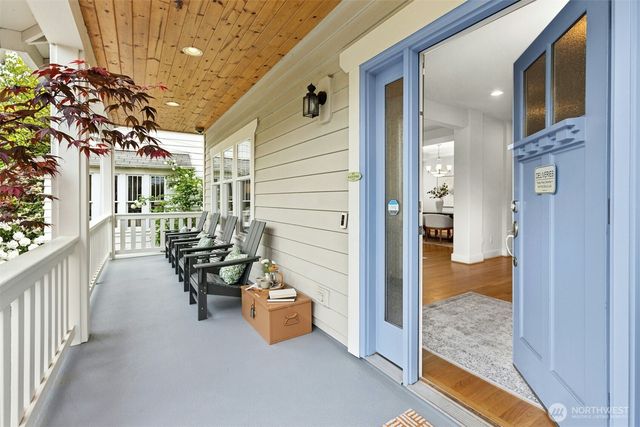 621 NE 77th Street, Seattle, WA 98115