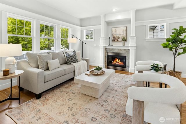 621 NE 77th Street, Seattle, WA 98115