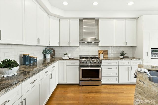 621 NE 77th Street, Seattle, WA 98115