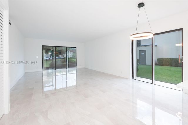 16461 Blatt Blvd 104, Weston, FL 33326