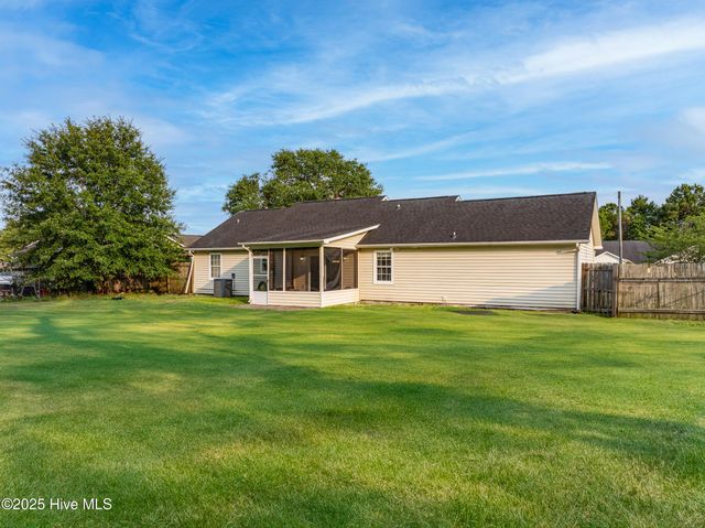 165 Parnell Road, Hubert, NC 28539