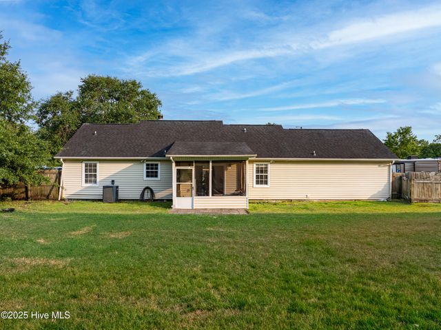 165 Parnell Road, Hubert, NC 28539