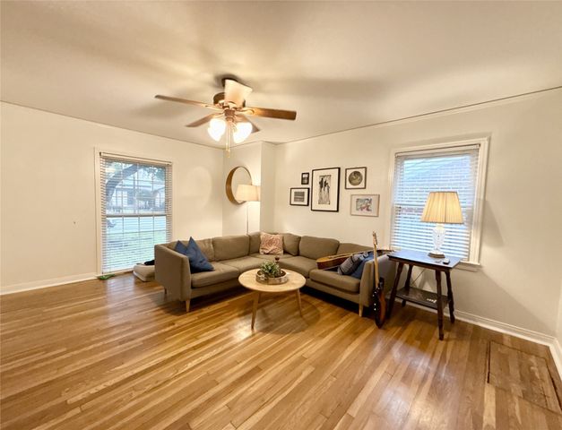 2638 Ivandell Avenue, Dallas, TX 75211